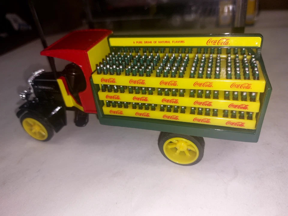 Camión de reparto Kenworth Coca-Cola 1994 vintage banco de metal fundido vidrio amarillo Foto 2 de 4