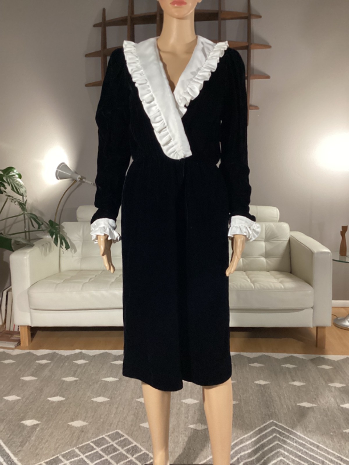Vintage 1980s Miss O by Oscar De La Renta Black Velvet Evening Party Dress