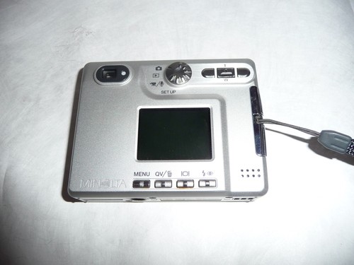 Mint in Box Classic MINOLTA DIMAGE Xt CCD Camera Compact Stylish opt Viewfinder - Picture 2 of 18