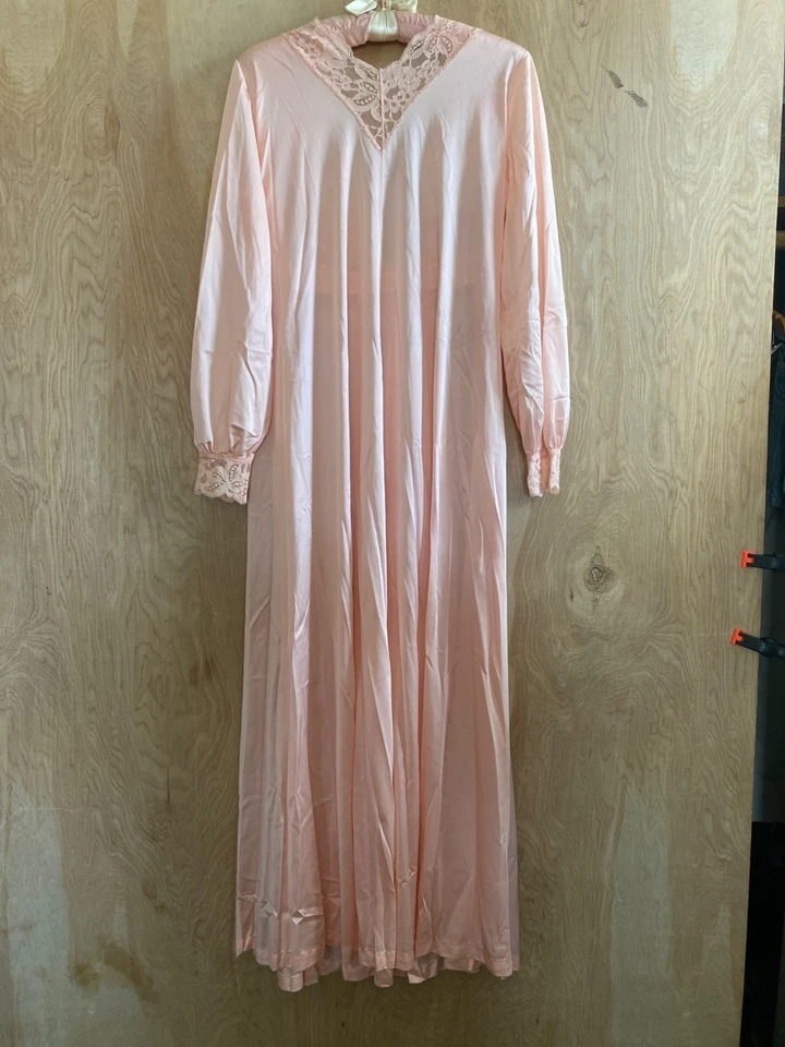 Camisola Olga Vintage Robe Pêssego Nylon Renda Manga Longa Estilo 9737 Tamanho P EUA - Imagem 3 de 4