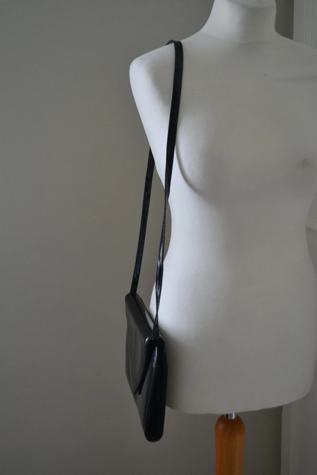 VINTAGE 1980s BALLY black patent leather shoulder bag handbag or clutch - Image 3 of 4