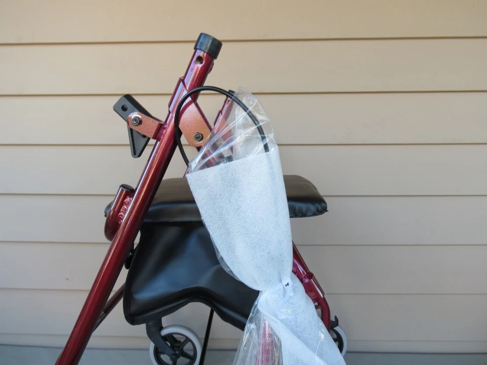 Andador de aluminio Karman Healthcare R-4600-BD con altura de asiento estándar borgoña Foto 3 de 4