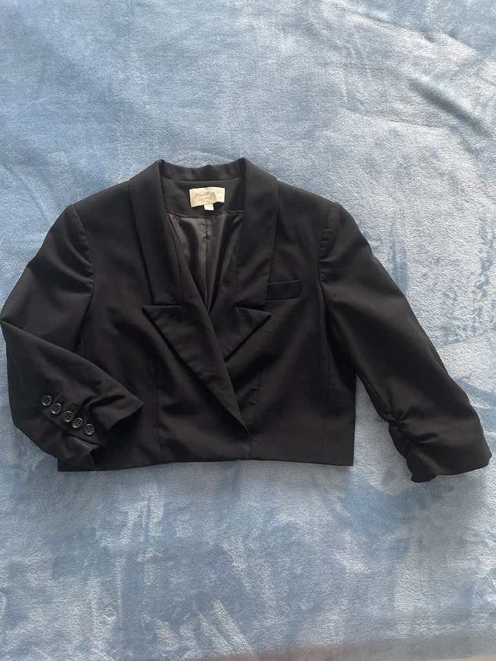 chaqueta corta elizabeth and james  Foto 2 de 4