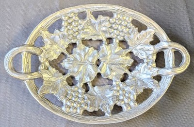 WILTON Armetale Bread Fruit Bowl Grape and Leaf Pattern 8x12''