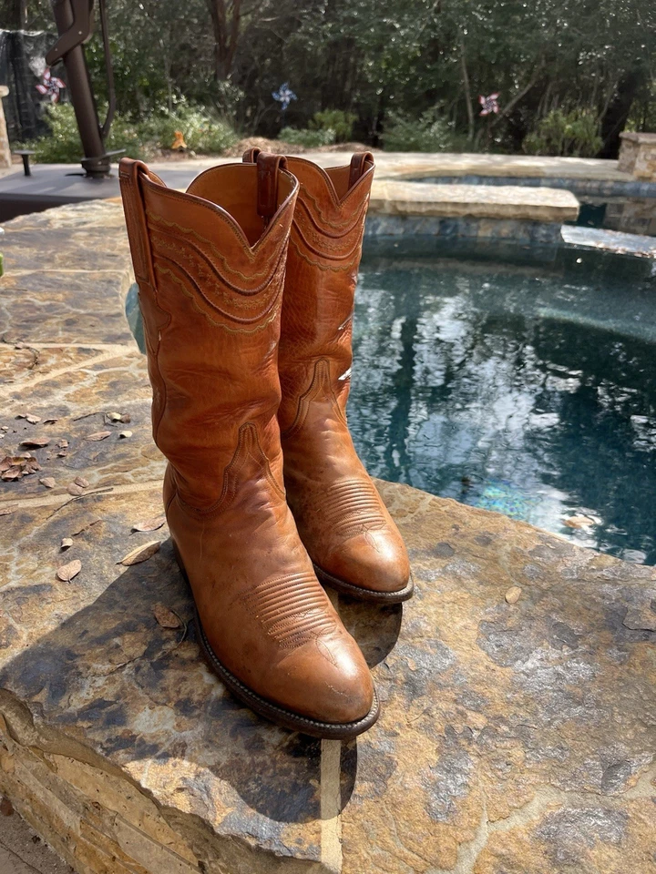 Lucchese Classics Devin 9.5 EE. Gorgeous natural patina.  L1597, 6 toe 4 heel.  - Image 4 of 4
