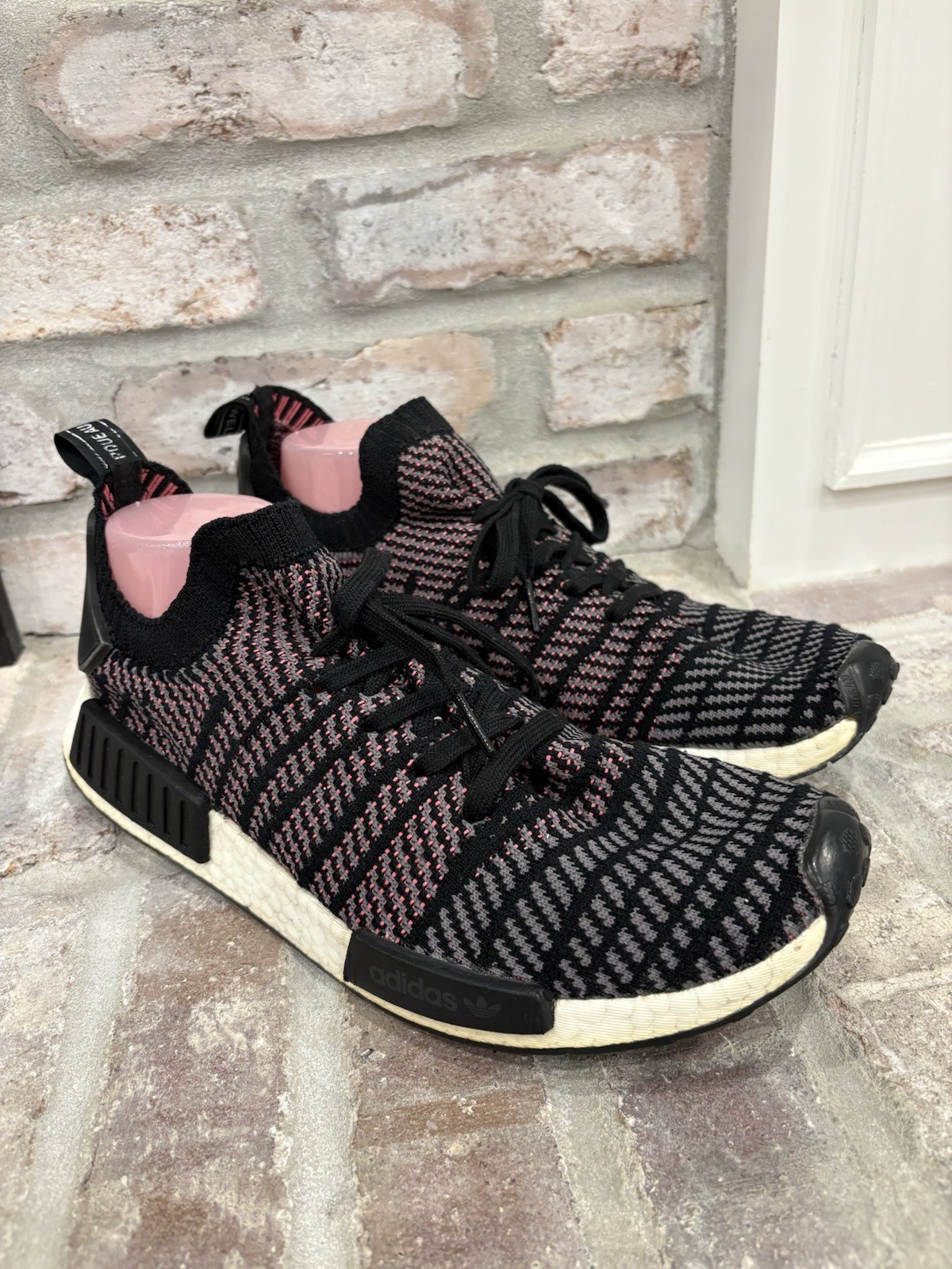 SAOLA Scarpe da corsa Adidas NMD R1 STLT da uomo taglia 12 core nere rosa solare sneakers