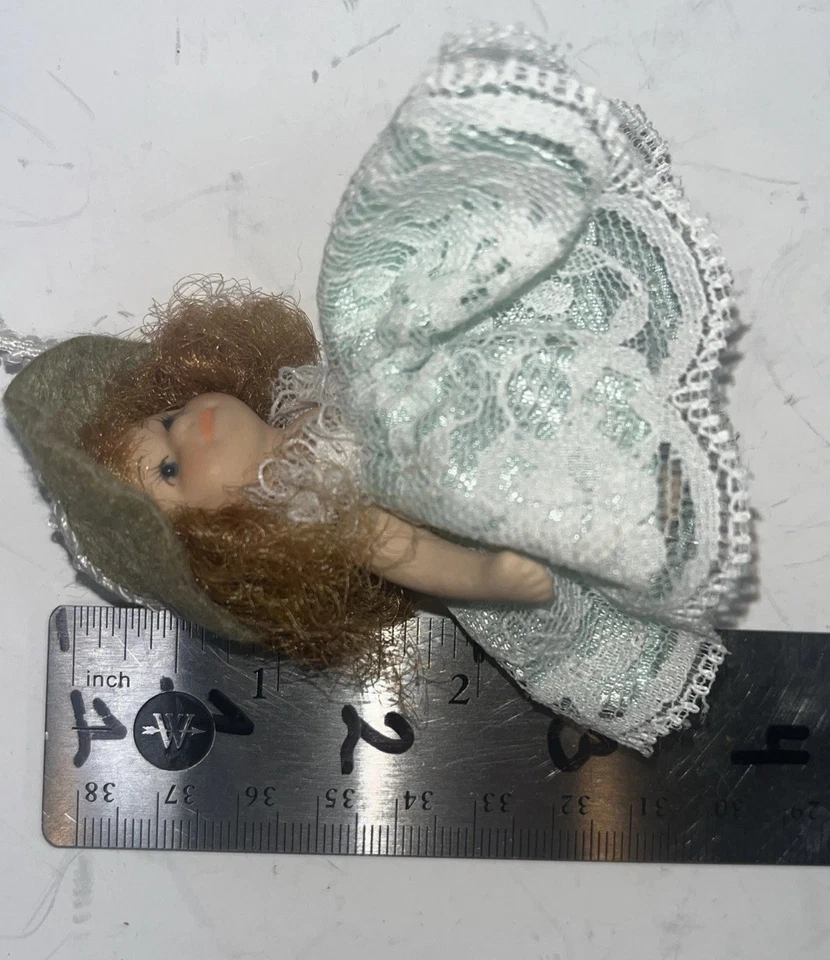 Miniatura Casa de Muñecas Porcelana Niña Niño Muñeca Vestido Verde 2.5" Foto 2 de 4