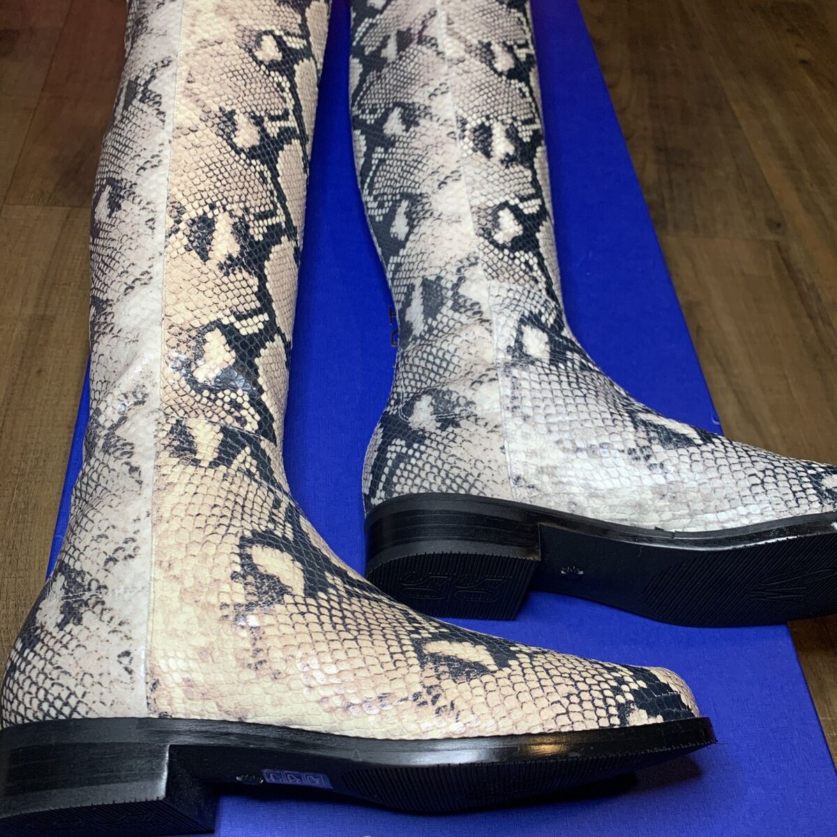 Stuart Weitzman 5050 Snake Skin Python Leather Over the Knee Stuart Weitzman 5050 Snake Skin Python Leather Over the Knee
