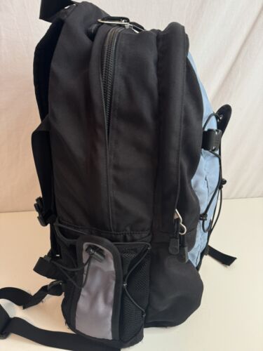 Mochila con honda The North Face negra compartimentos acolchados cuerda elástica senderismo - Imagen 3 de 8