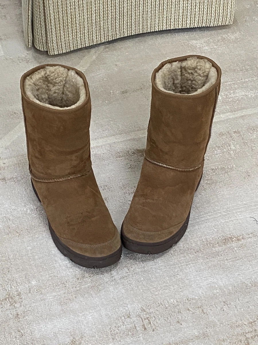 Ultimate Short 5270 Australia UGGS Size 10 Chestnut With Dark Brown Sole