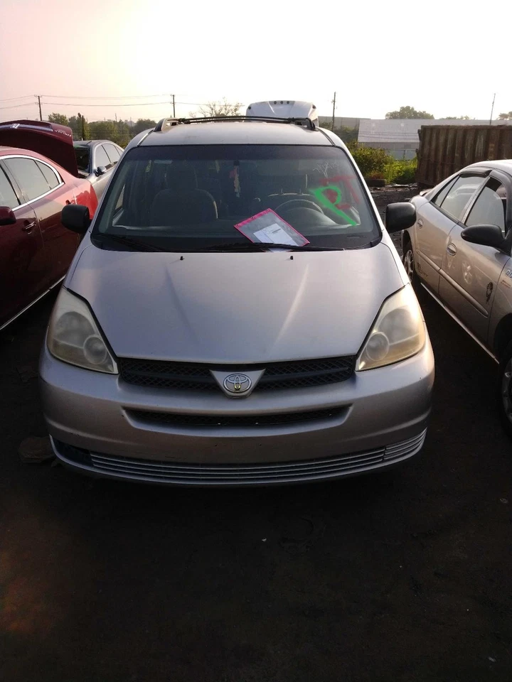 2005 Toyota Sienna Left Fender Silver 393940 Used 143K Miles OEM Quality - Image 3 of 4