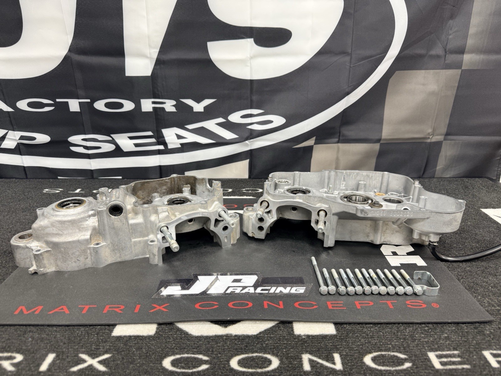 2003 KAWASAKI KX250 OEM Crankcase Set Left & Right! 14001-1307, Good Cases KX250