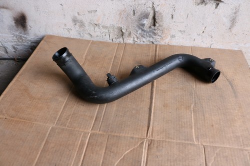 VW Passat 35i Ladeluftrohr Leitung Schlauch Druckrohr Kühlerschlauch 3A0145957