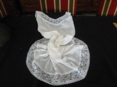 jolie combinaison&fond de robe vintage jolie dentelle T42 fait 40 ref