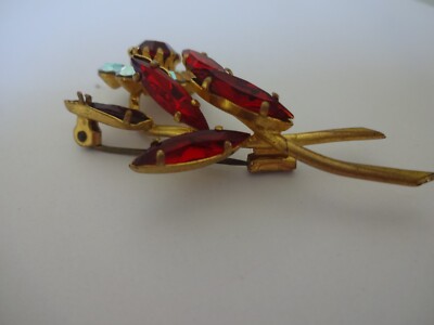 Broche Ancienne Fleur En Cristal - Métal Doré, Rouge Et Blanc, Occasion Avec Traces
