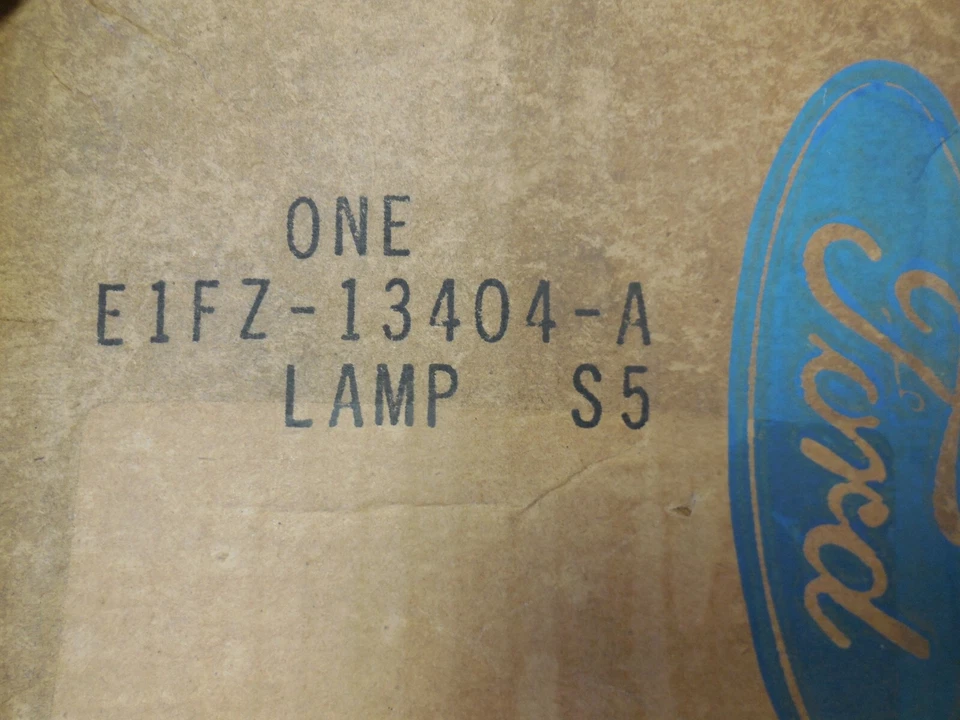 Nuevo de Lote Antiguo Ford Escort 1981-1985 Lámpara Trasera Asy Derecha E1FZ-13404-A Foto 3 de 3