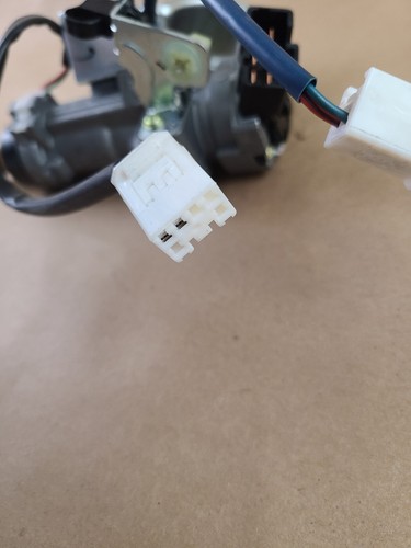 OEM 2011 - 2013 KIA SORENTO IGNITION LOCK CYLINDER SWITCH W/ KEY - Picture 6 of 15