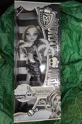 2011 Frankie Stein Monster High Doll New In Box Black & White Skull Shores X0593