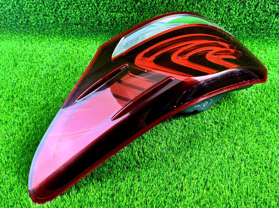 LUZ TRASERA LEXUS LS460 LS460L 2013-2017 lado derecho (lado del pasajero) LED fabricante original usada Foto 4 de 4