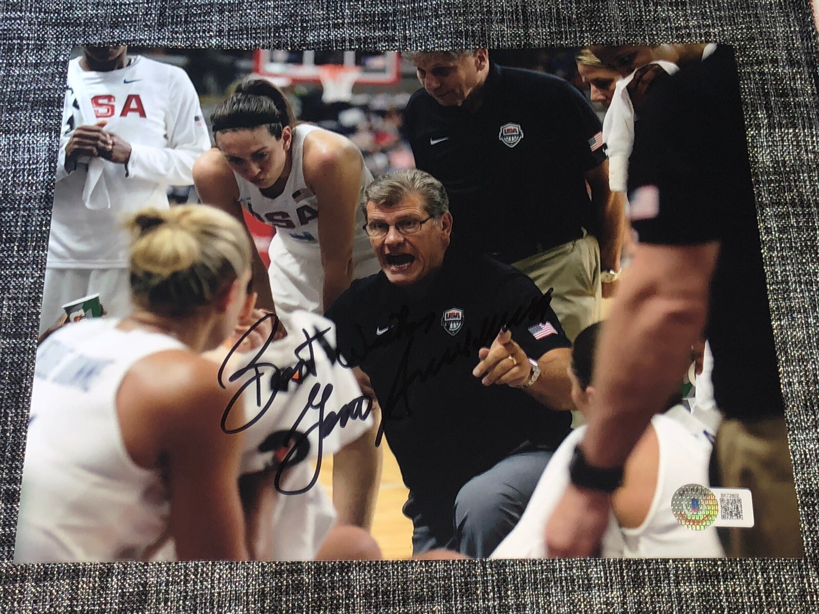 GENO AURIEMMA SIGNED AUTOGRAPHED 8X10 PHOTO UCONN HUSKIES BASKETBALL BECKETT BAS 