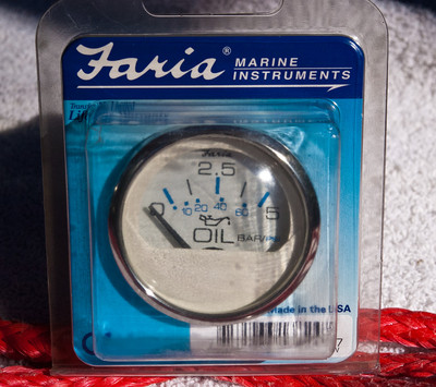 Faria 13824 Chesapeake White SS 2'' 5 Bar Oil Psi - Stainless Steel Bezel