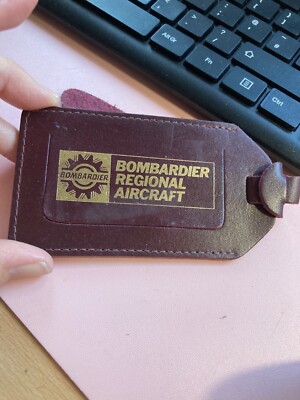 Vintage Bombadier Regionalflugzeug Leder Kofferanhänger.