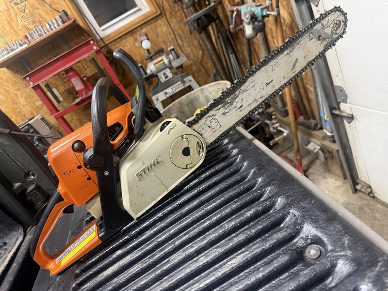 STIHL MS 250 C chainsaw. Needs recoil  and spring rewound and pull rope.