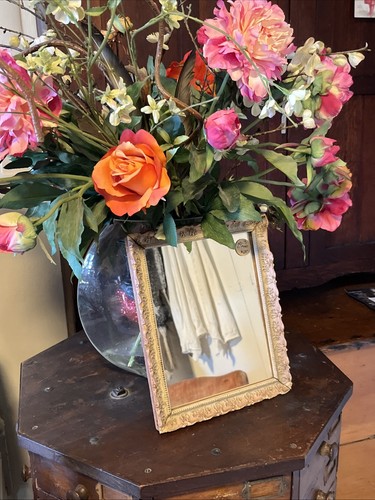 Specchio da appendere vintage c. 1940 deco legno gesso ornato vassoio vanità rosa e crema - Foto 1 di 11
