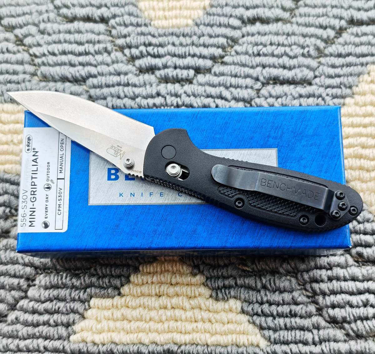 Benchmade 556-S30V Mini Griptilian Black Grivory Drop-point 