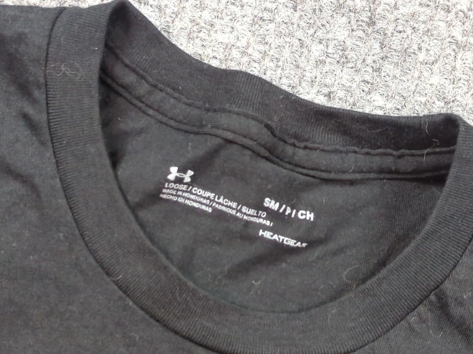 Camisa Under Armour Para Hombres Pequeña Negra Project Rock Manga Corta Gimnasio Logo Camiseta Foto 3 de 4