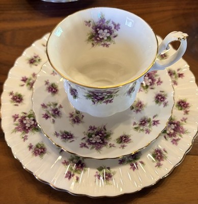 Royal Albert Sweet Violets Teegedeck 12tlg Bone China England 4 Trios Vintage