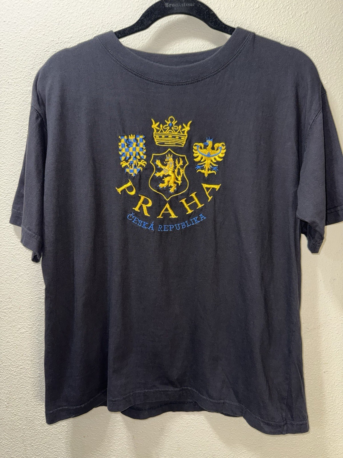 Black vintage 90s Prague Czech Republic embroidered graphic tee Size Medium