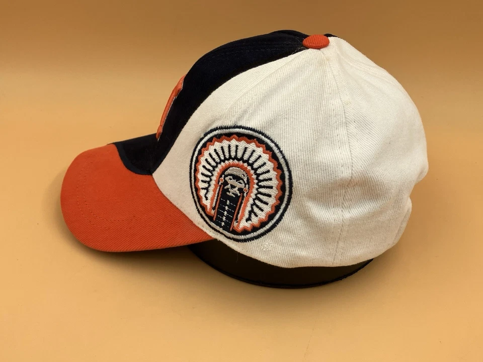 De Colección Illinois Fighting Illini TOP OF THE WORLD Sombrero Ajustable Jefe Illiniwek Foto 2 de 4
