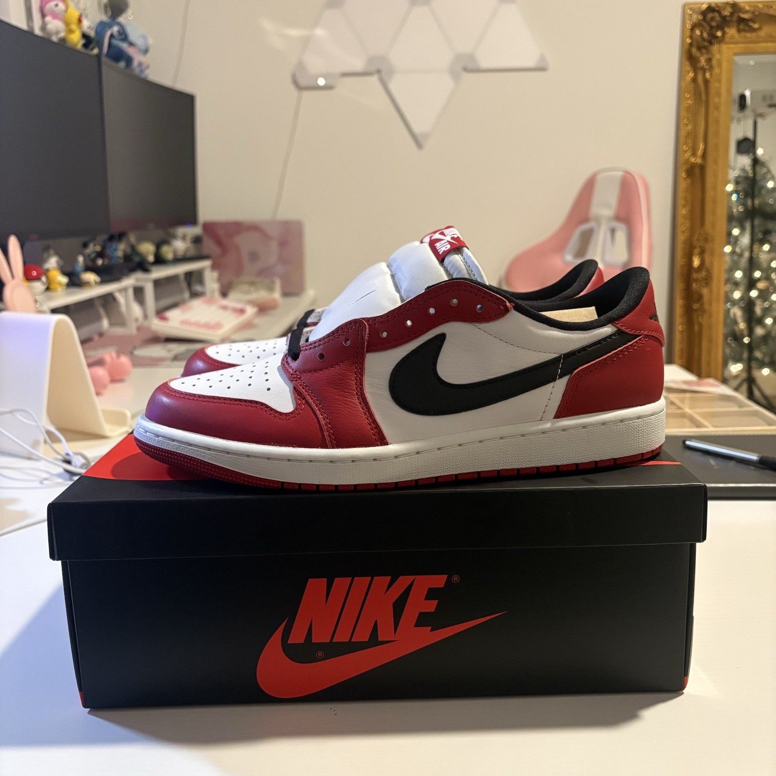 Nike Jordan 1 Low OG Chicago 2025 Size 10 Mens White Red Black  HQ6998-600 thumbnail 5