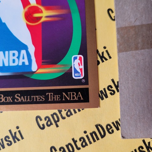 Tarjeta por correo exclusiva rara SkyBox Salutes the NBA 1990-91/promoción SP con funda - Imagen 6 de 10