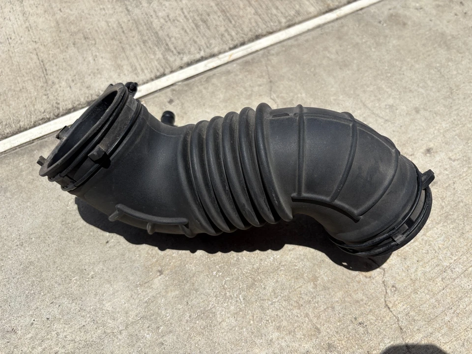 2015 2016 2017 Hyundai Accent Veloster 1.6 Air intake Duct Tube Hose 28140-3X000 - Image 2 of 4