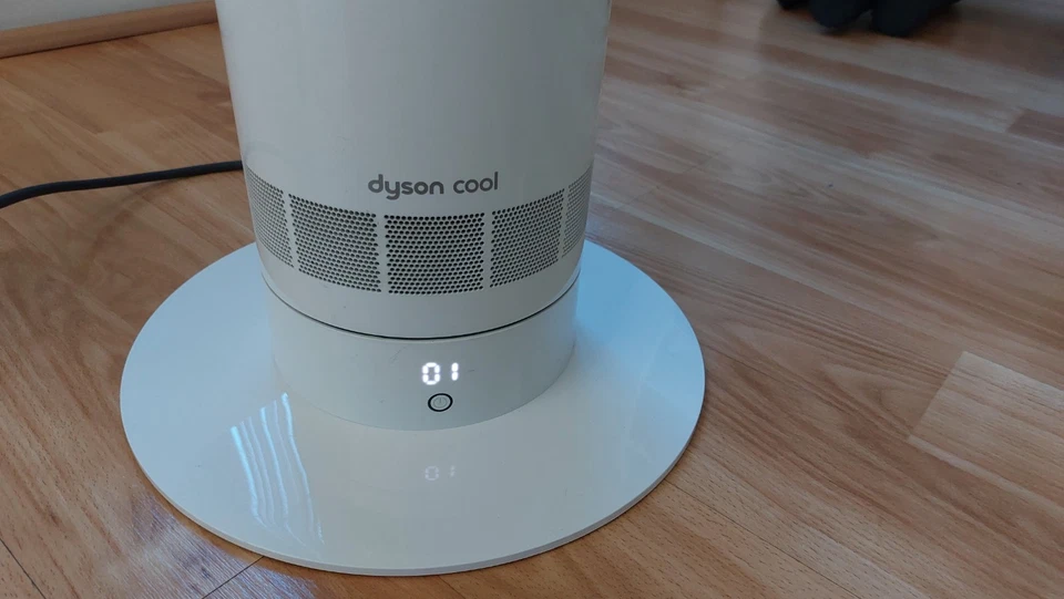 Ventilador de pedestal multiplicador de aire Dyson AM08 - Prestine  Foto 3 de 4