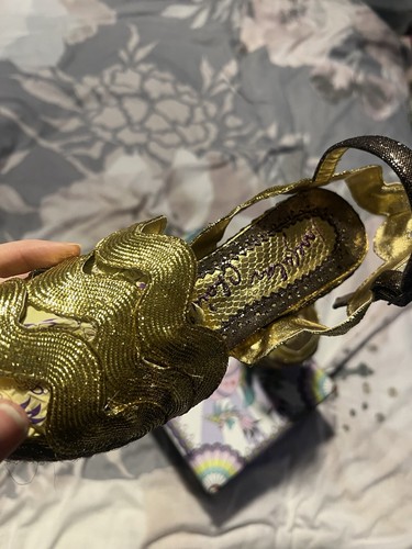 irregular choice size 4 “Weaver” Gold Fabric Wedges - Picture 10 of 12