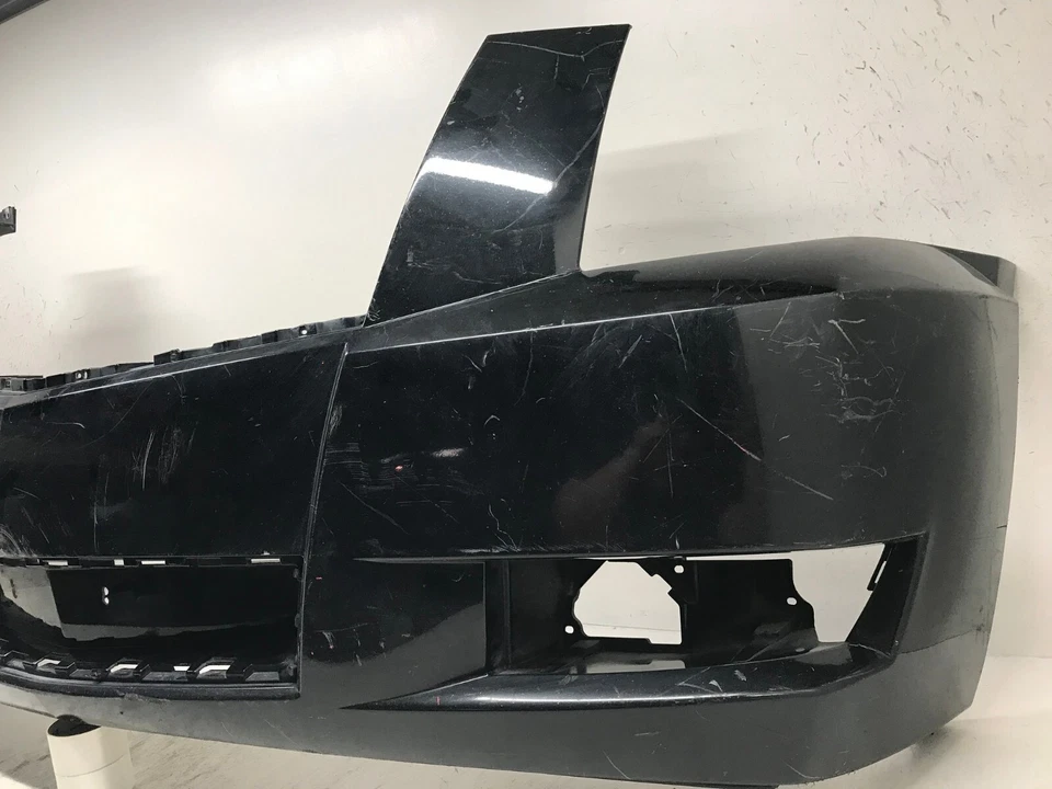 Capa de para-choque dianteiro preta 2008-2014 Cadillac Escalade Platinum 25975452 fabricante de equipamento original - Imagem 2 de 4