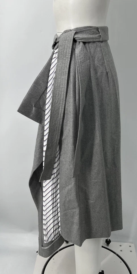 Falda gris tallada 'Jupe' envolvente asimétrica plisada lateral hasta la rodilla talla 40 Foto 3 de 4