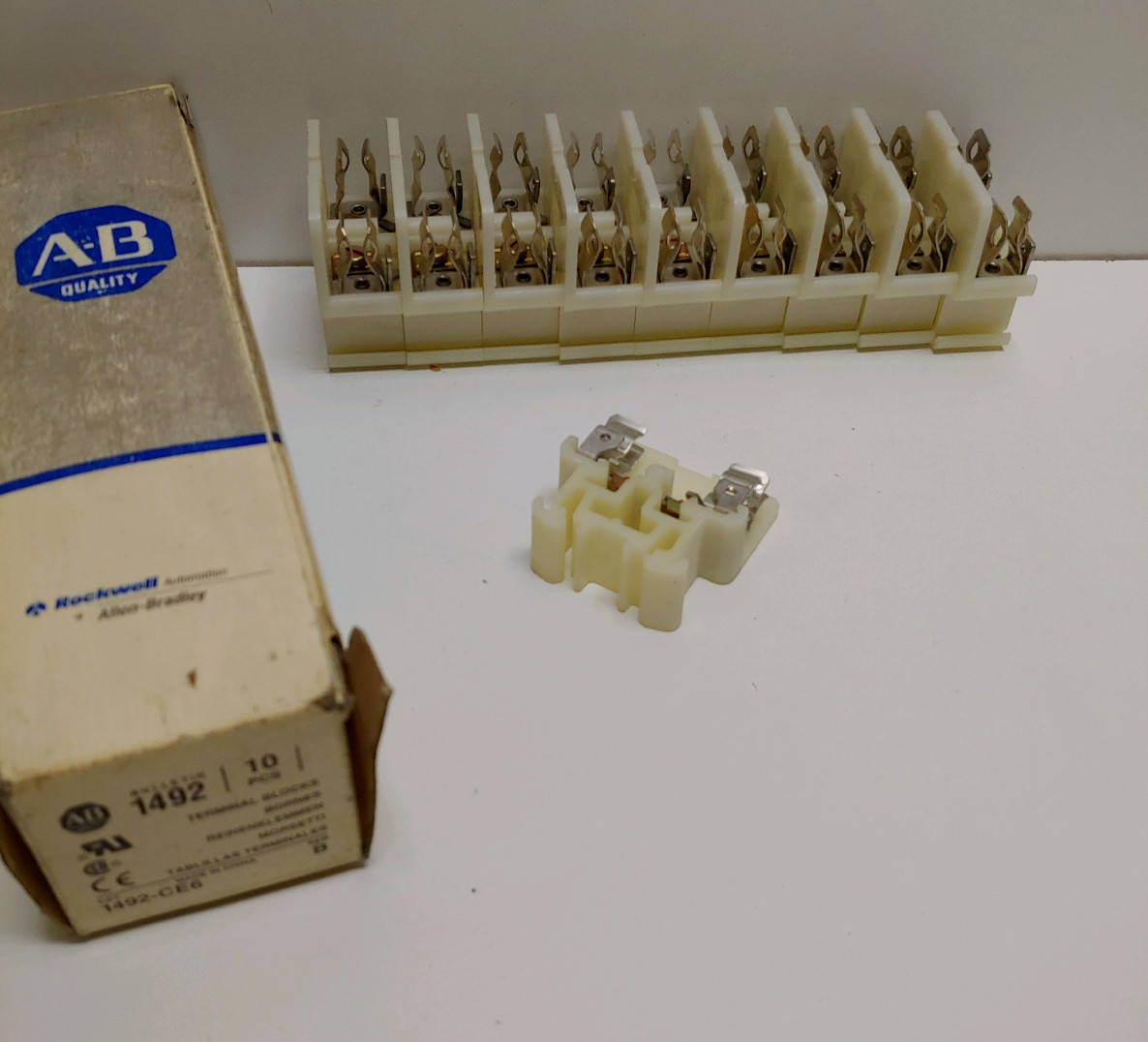 LOT OF (10) NEW OLD STOCK! ALLEN-BRADLEY 10A 600V TERMINAL BLOCKS 1492-CE6