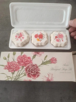 Coffret savons vintage Avon “Bouquet Soap Set” - Photo 1/4