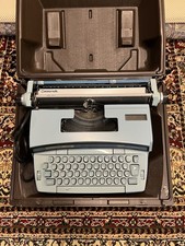 Vintage Baby Blue Smith & Corona Typewriter Coronet Super 12 Electric - WORKS thumbnail