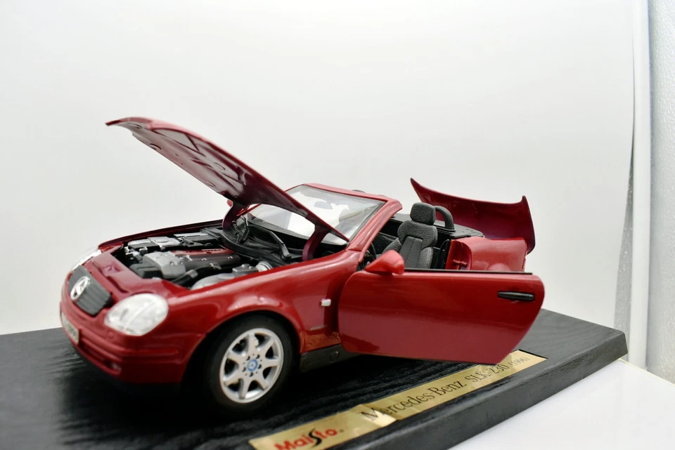 Modellino auto scala 1:18 Mercedes benz SLK 230 modellismo statico collezione - Immagine 4 di 4