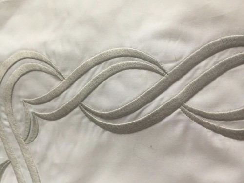 PRATESI CLASSIC CHAIN EMBROIDERY 1 STANDARD SHAM ANGEL SKIN WHITE SILVER ITALY - Picture 2 of 5