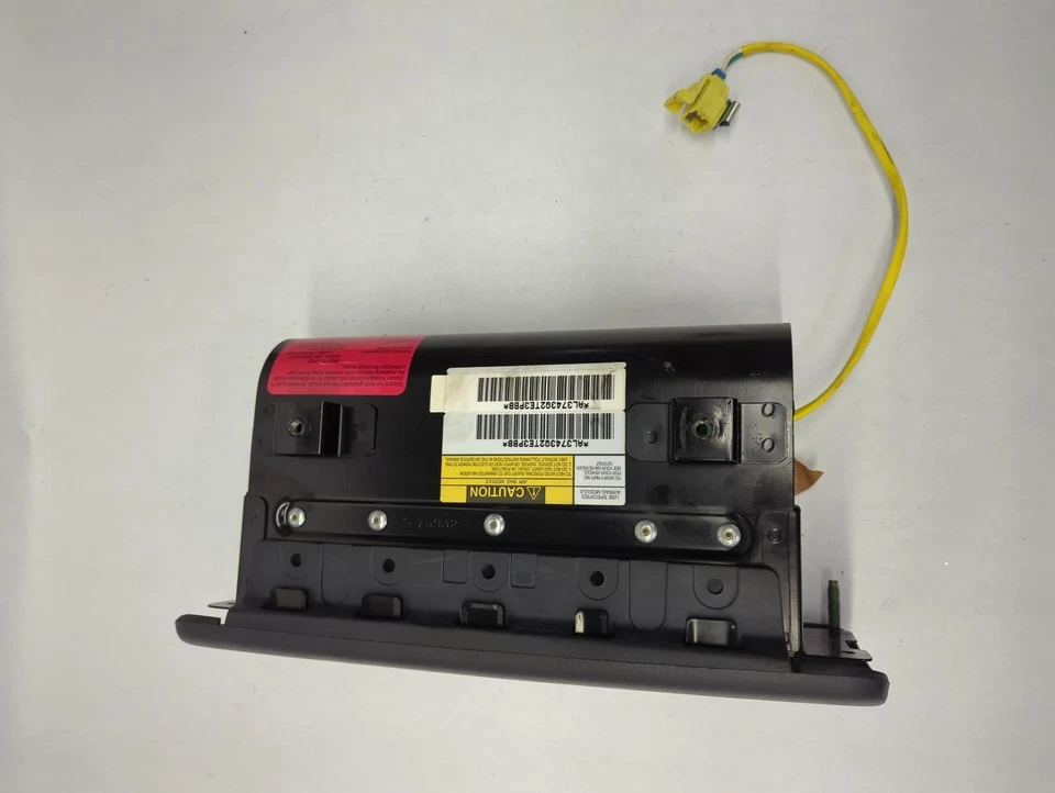 '98-'99 GMC SONOMA Right Air Bag passenger dash black OEM - Image 2 of 3