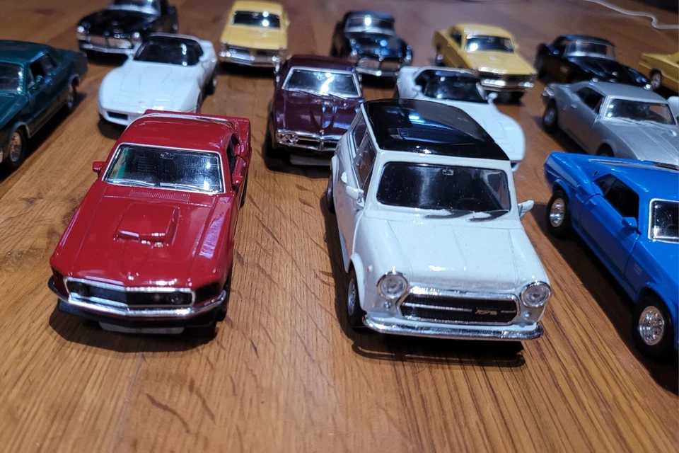 17 Style Vintage 1:34 Die Cast Pull Back Model Cars GM Official Licensed Barcode - Image 4 of 4