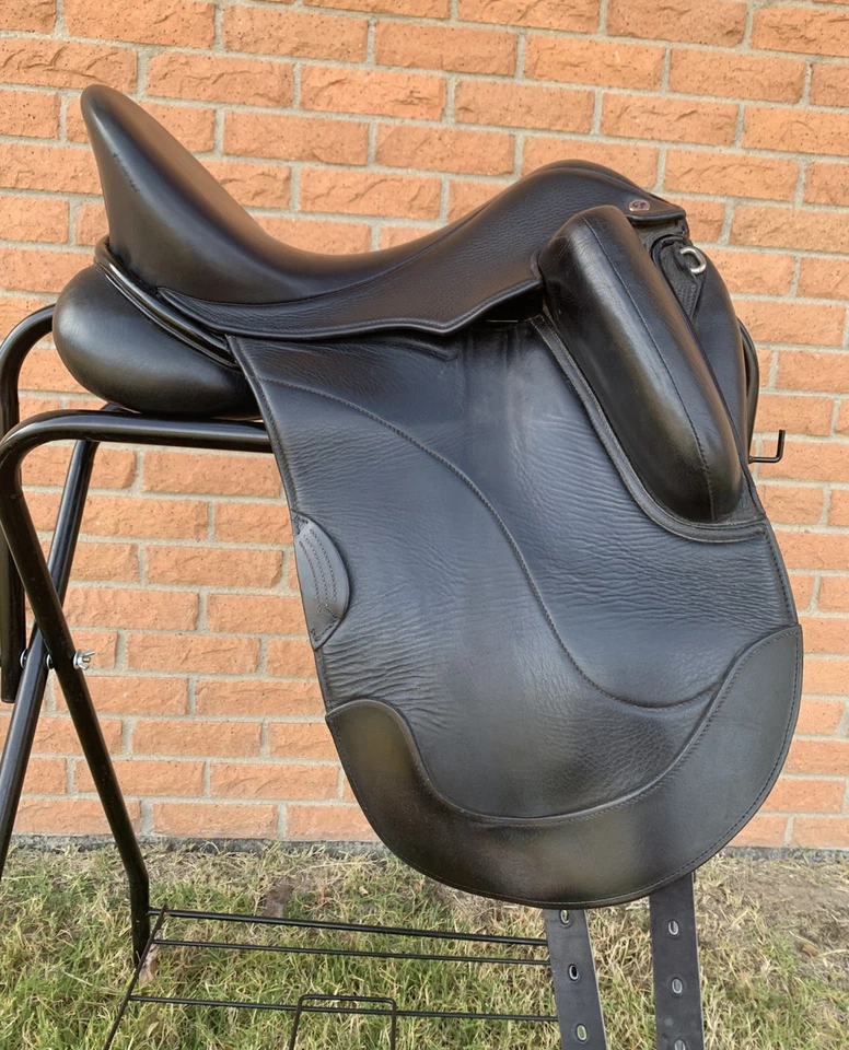 ¡Libertad de hombro! Sillín de doma Tota Comfort Classic 2 18 pulgadas Foto 2 de 4