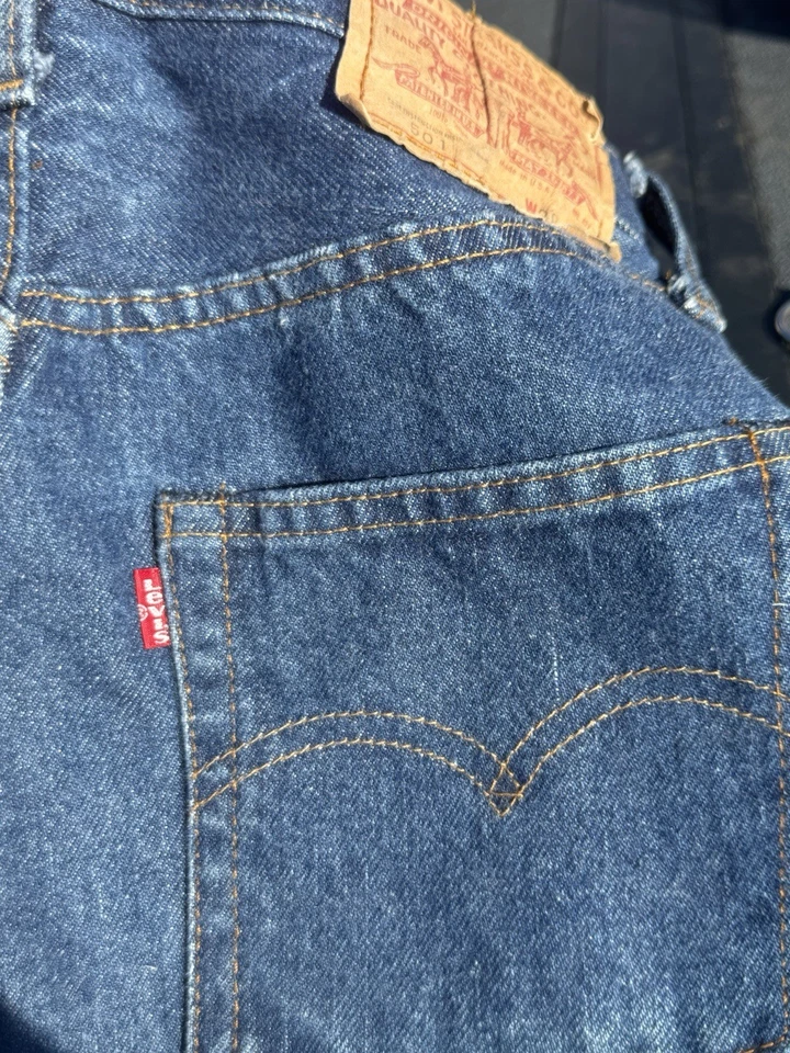 复古 70 年代 Levis 501 深色美国牛仔裤 28x34 #6 印章扭曲 — 第 3/4 张图片