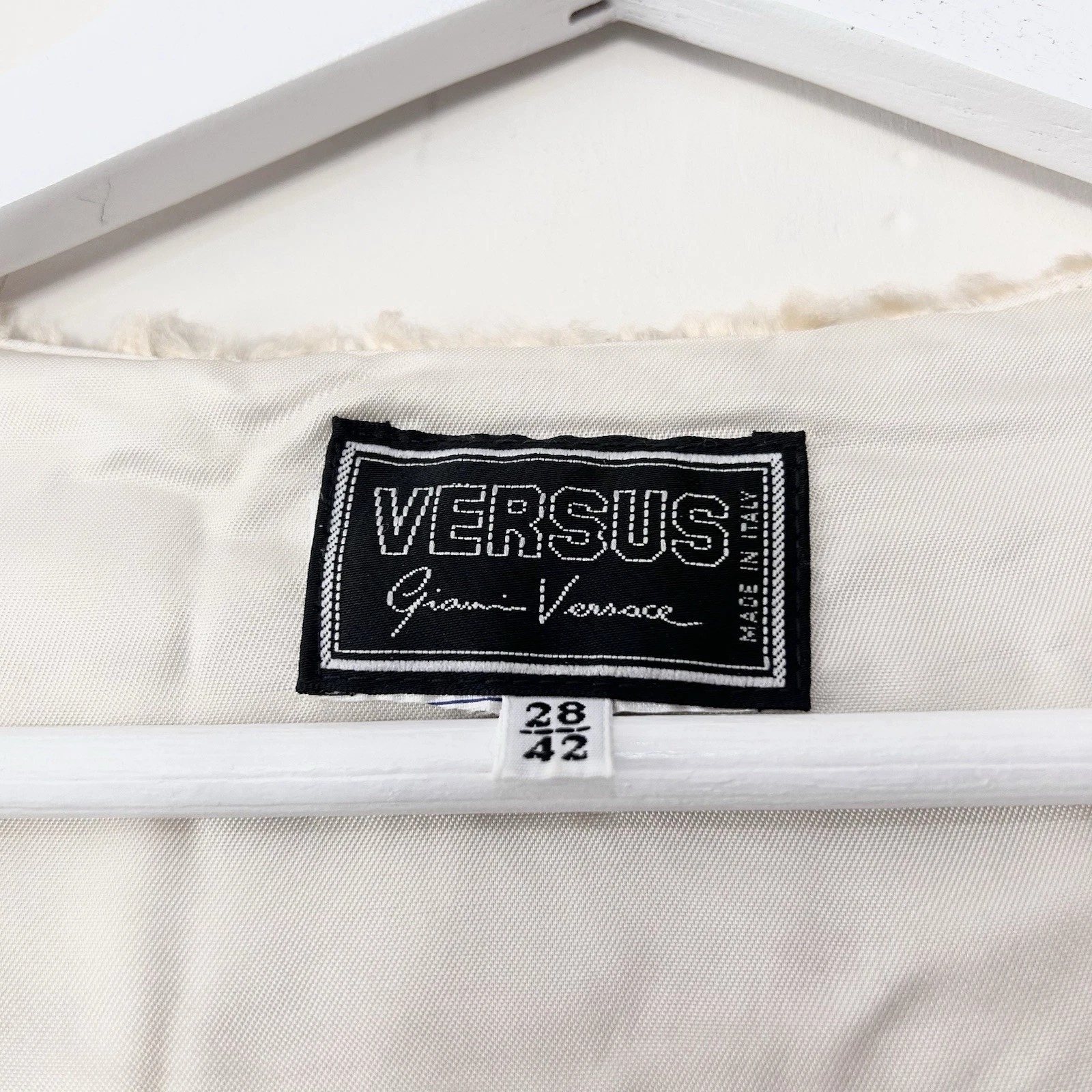 Abito Versus Gianni Versace Y2K adatto UK 8 pelliccia sintetica crema strass anni 90